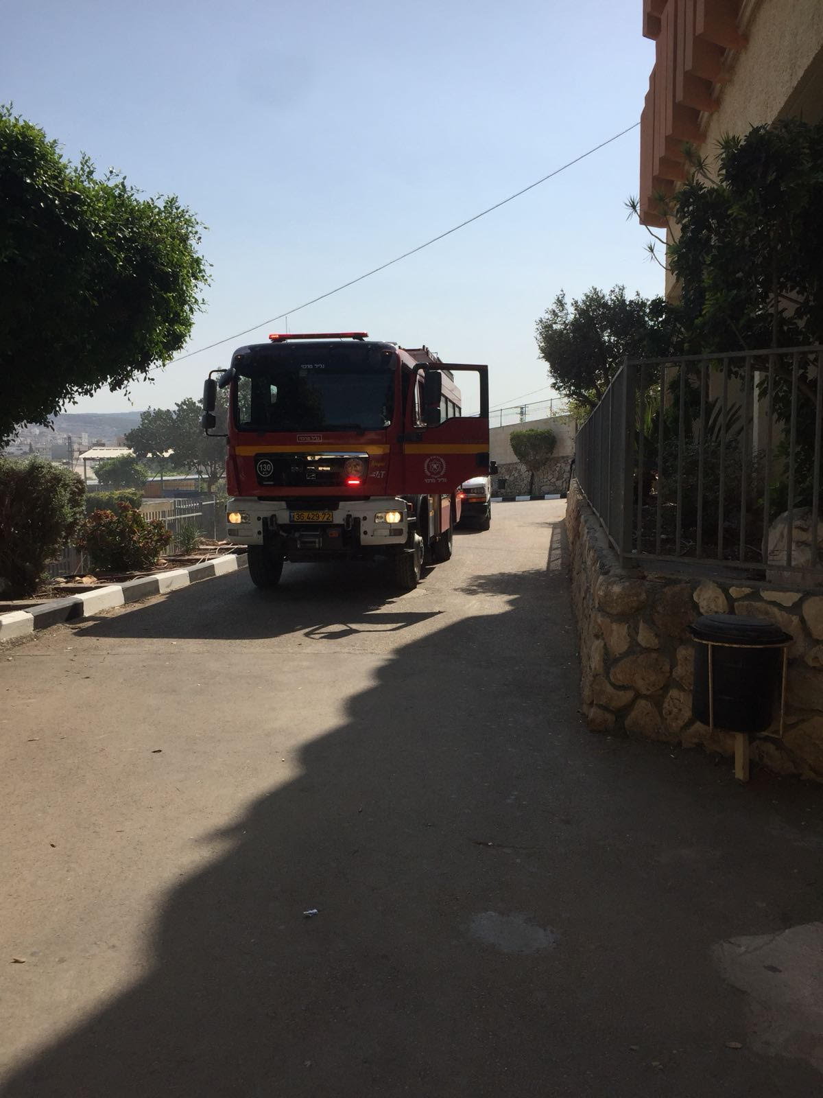 اندلاع حريق في محيط مدرسة في طمرة